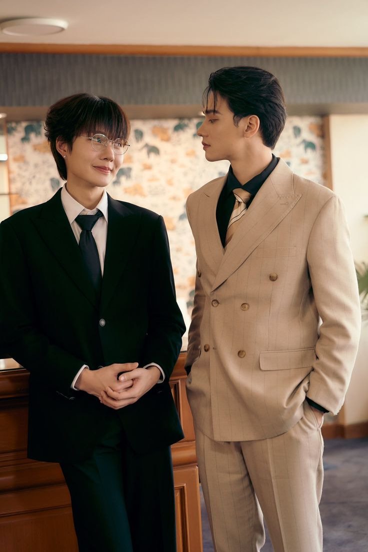 wlw4chuu's tweet photo. give me their on screen romance NOW !!!!!! https://t.co/SWfaQfybjT
