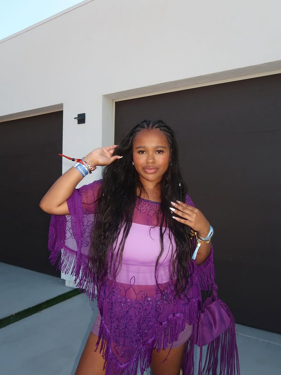mickyygordon's tweet photo. Bitches who’s favorite color is purple: https://t.co/ZllmBYDt78