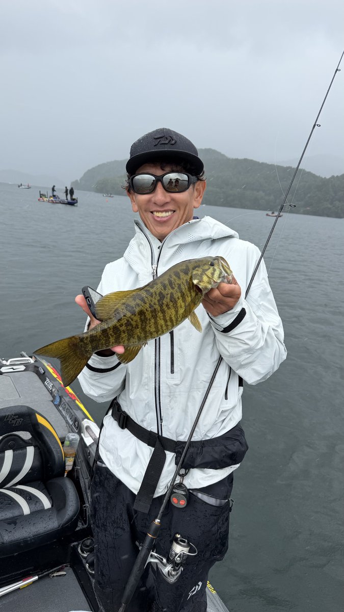 Sodo_hh's tweet photo. 桧原湖リベンジ達成🙌🐟
13匹🎣

ハシタクさん達にアテンドして貰って釣り方教わりました🥺

#ブラ活 https://t.co/4c0mprB068