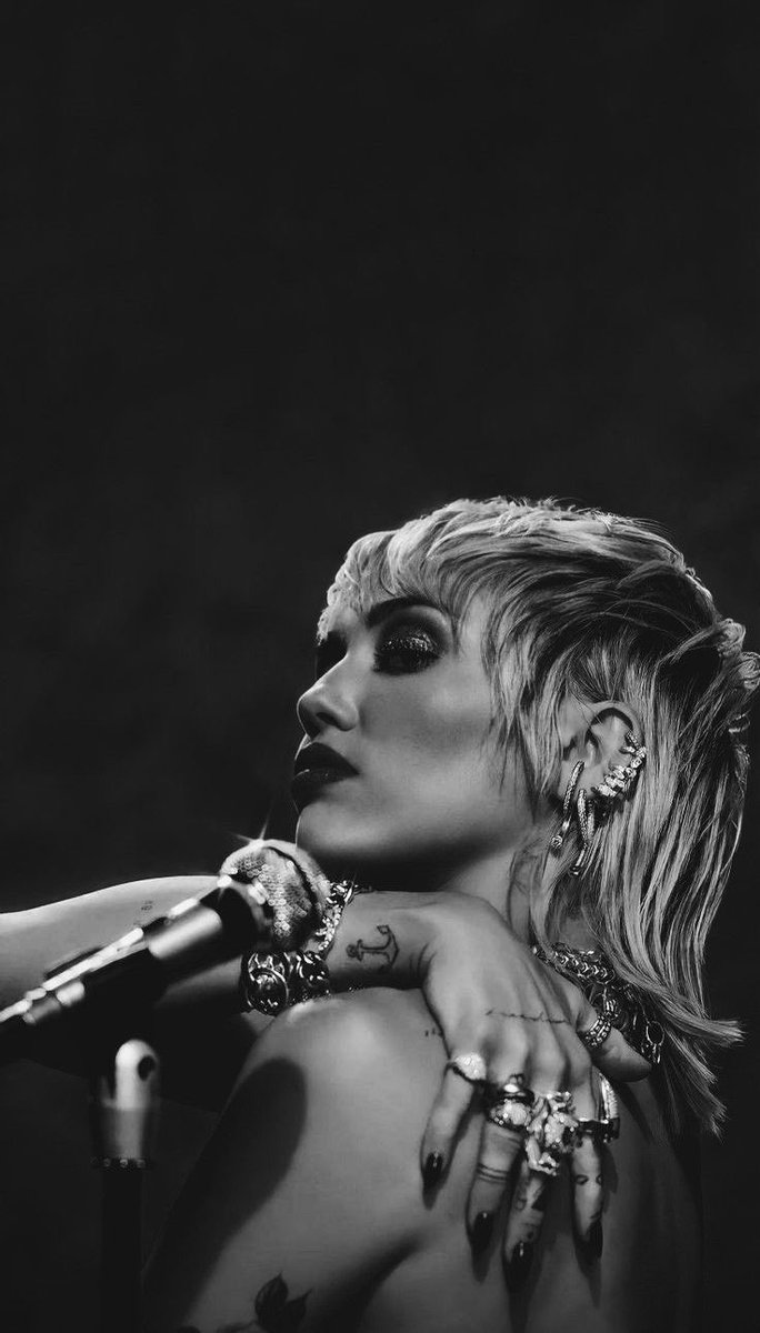 lonelybro33's tweet photo. “Love me now but not tomorrow
  Fill me up but leave me hollow 
  Pull me in but don’t you get too close”
  ✨🤍 https://t.co/RscmdEXh1F