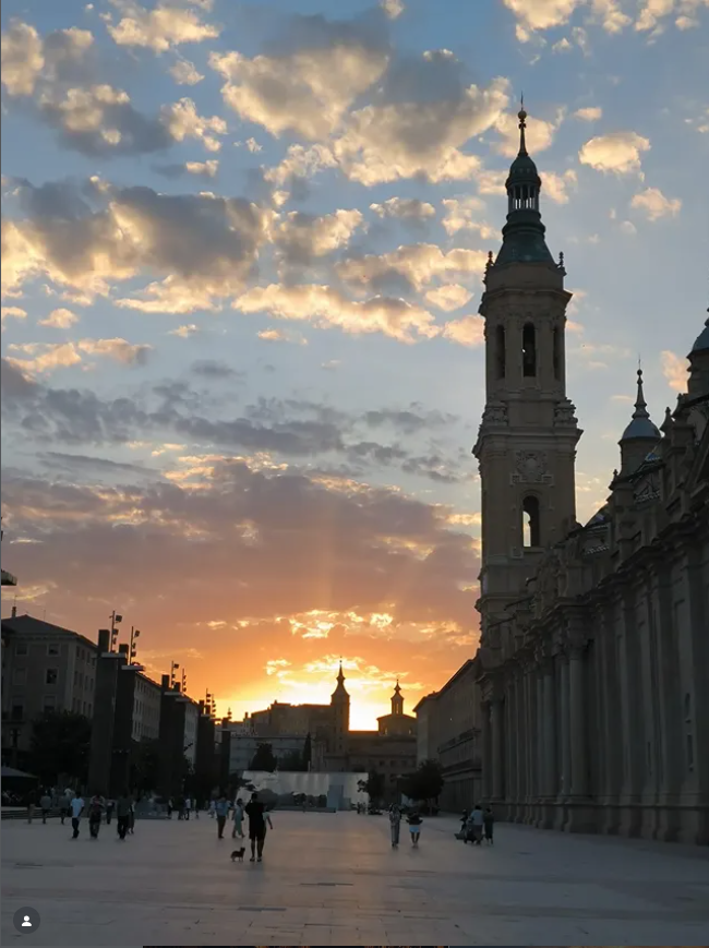 ZaragozaTurismo's tweet photo. 📆12 de agosto 2026. Hoy es el día
⌛121 años han pasado desde que en #Zaragoza se pudo observar un eclipse total de sol
🤩Y poco más de 1 min 20 seg en que el cielo nos regala un evento único
🙏 Disfrutemos de ese momento con precaución

📸IG asociacionapgta

#aquiyahorazaragoza https://t.co/FjS5JtAyqS