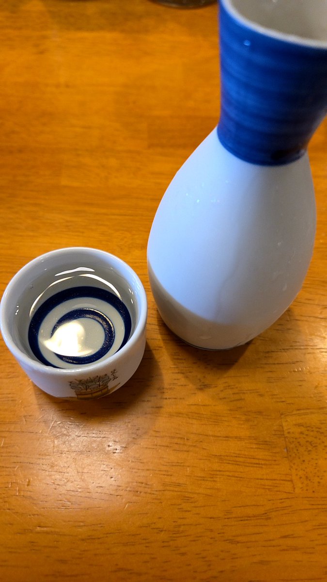 _anchunchun_'s tweet photo. 迎え酒ってやつですね。。。 https://t.co/8VfabUfqRq