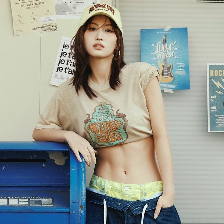 samopotter's tweet photo. HER ABS https://t.co/tZAPObCJjL