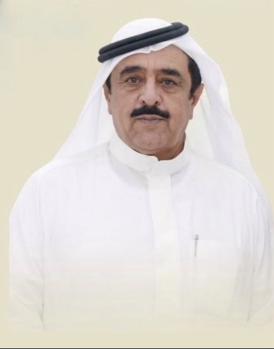 K9Sqo's tweet photo. رحم الله الأخ العزيز الحبيب والقريب للقلب/  
*أحسن بن محمد بن أحسن بن سلطان بن منيف*
رجلاً لم يكن حضوره عابراً في حياتنا،بل كان حضوراً يُشعرنا بالأمان،ويمنحنا الثقة،ويُعيد إلى نفوسنا طمأنينتها.رجلًا اجتمعت فيه خصال الشهامة والكرم والمروءة،فكان سنداً لأهله وقبيلته،وعوناً لكل من قصده،وملاذاً لكل صاحب حاجة أو موقف.
كان رحمه الله صاحب عقلاً راجح،ورأياً سديد،وبصيرةٍ نافذة.
إذا نزلت بالناس مشكلة قصدوه،وإذا اختلفت الآراء رجعوا إلى حكمته،وإذا تعقّدت الأمور وجدوا عنده من الحكمة والهدوء ما يفتح الأبواب المغلقة. 
لم يكن يبحث عن إنتصاراً لرأيه،وإنما كان يبحث عن الحق،وعن جمع الكلمة،وإصلاح ذات البين،وإنهاء الخلاف بما يحفظ للناس كرامتهم ومكانتهم.
وكان من أجمل خصاله أنه يؤثر غيره على نفسه،فيقدّم حاجة الناس على حاجته،وراحة غيره على راحته،ويبذل من وقته وجهده وماله دون أن يشعر من حوله بأنه يمنّ عليهم،أو ينتظر منهم جزاءً. 
كان يعطي لأن العطاء في طبعه،ويقف مع الناس لأن الوقوف معهم عنده واجب ومروءة،لا فضلًا يُذكر.
وكان رحمه الله وفيًّا لأرحامه،حريصاً على وصلهم،قريباً من أهله،يحمل همّهم،ويسأل عن غائبهم،ويقف مع محتاجهم، ويجمع شملهم. 
وكان يرى أن صلة الرحم ليست كلمات تُقال،وإنما مواقف تُثبتها الأيام،وقد كان من أهل المواقف التي لا تُنسى.
أما كرمه فحدث ولا حرج،فلم يكن كرم المال وحده،بل كان كرم نفس ووجه ووقت وموقف. 
كريماً في حديثه،كريماً في حضوره،كريماً في عفوه،كريماً في وقوفه مع الناس،حتى أصبح ذكره مرتبطاً في نفوس من عرفوه بالطيب والنخوة.

لقد فقدت القبيلة برحيله رجلاً من رجالها الذين يُعتمد عليهم.
فقدنا سنداً وظهراً.
وفقدوا الناس رجلاً كانوا يجدون عنده المشورة والنصيحة والإصلاح. 
ولكن عزاءنا أن الرجال لا يُقاسون بطول أعمارهم،وإنما بما تركوه من أثر،وما غرسوه في قلوب الناس من محبة،وما خلّفوه من سيرة طيبة ومواقف كريمة.
رحم الله فقيدنا رحمةٍ واسعة،فقد كان بين الناس رجلًا،وكان في المواقف رجالاً. نسأل الله أن يجعل ما قدّم من خيراً وإصلاحٍ وإحسان في ميزان حسناته،وأن يجعل كل يداً امتدت إليه بالدعاء شاهدة له لا عليه،وكل قلب حزن لفراقه داعياً له.

اللهم اغفر له وارحمه،وعافه واعفُ عنه،وأكرم نزله،ووسّع مدخله،واجزه عن أهله وقبيلته ومن أحسن إليهم خير الجزاء،واجعل قبره روضةٍ من رياض الجنة،وارفع درجاته،وأسكنه جنات النعيم واخلفه في الأخرة  بخير مننا.
رحم الله رجلًا عاش كريماً،ومضى كريم السيرة،وبقي كريم الذكر والأثر.
وسيظل اسمه حاضراً في المجالس،ومواقفه حاضرة في الذاكرة،وسيرته الطيبة ميراثاً تتناقله الأجيال،،،،،،