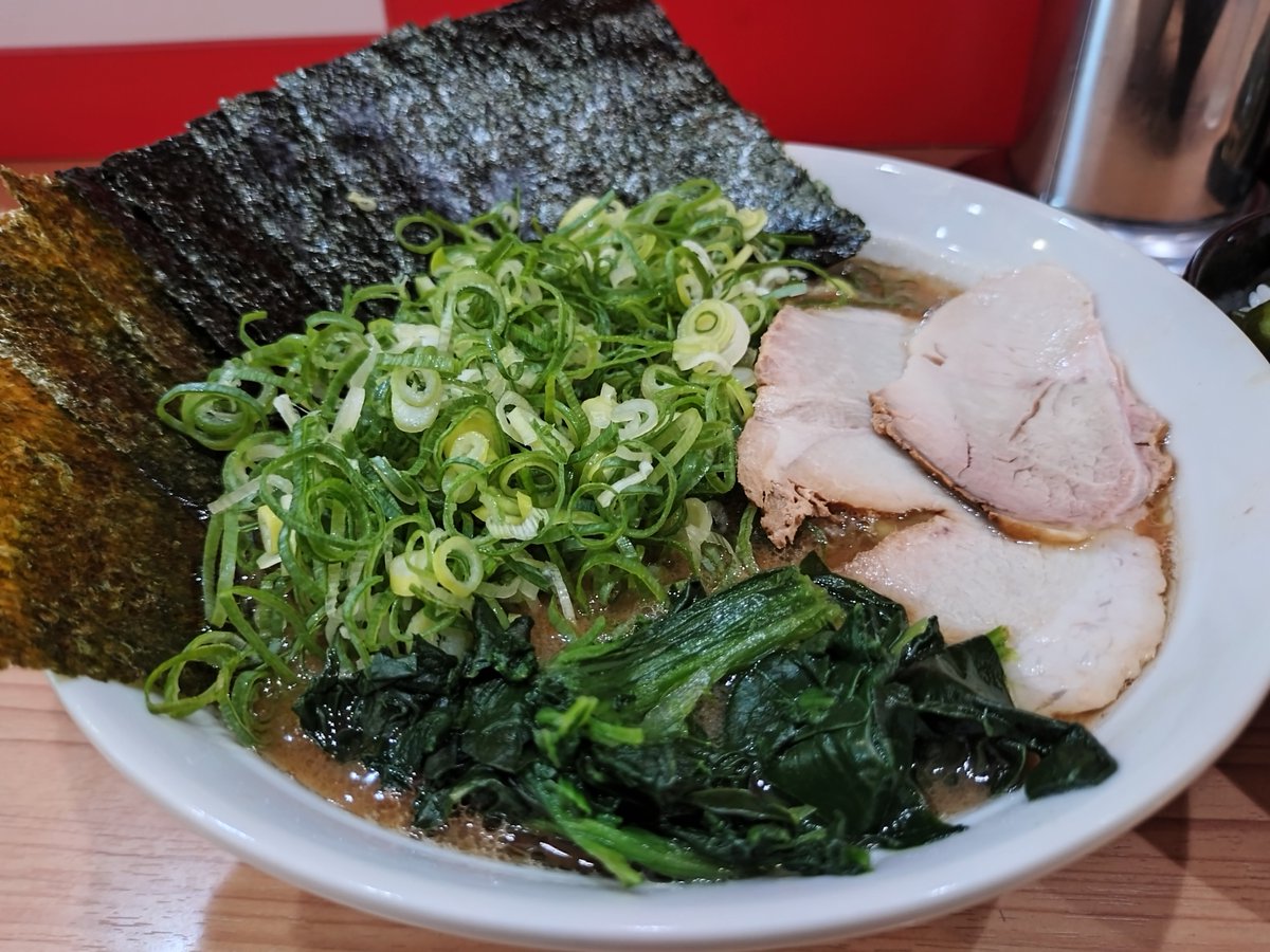 sorewanaine's tweet photo. ひっさし振りの家系ラーメンは錦糸町南口の漢ラーメン室へ

豚骨感強めのスープがライスにも合っておいしい大満足😇

#漢ラーメン室 
#家系ラーメン #ラーメン #錦糸町 
#お盆休み2日目 https://t.co/NNKkbagAZ3