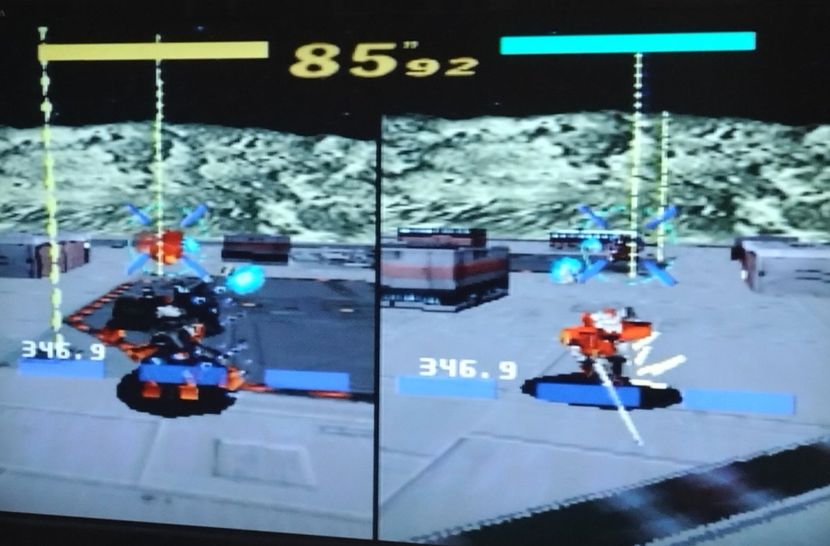 tigeredfox's tweet photo. 帰省中に息子とレトロゲーということで今日はバーチャロンしてます。
ツインスティックもどこかに眠ってるはずなんですが… https://t.co/2bXt5VKjJ4