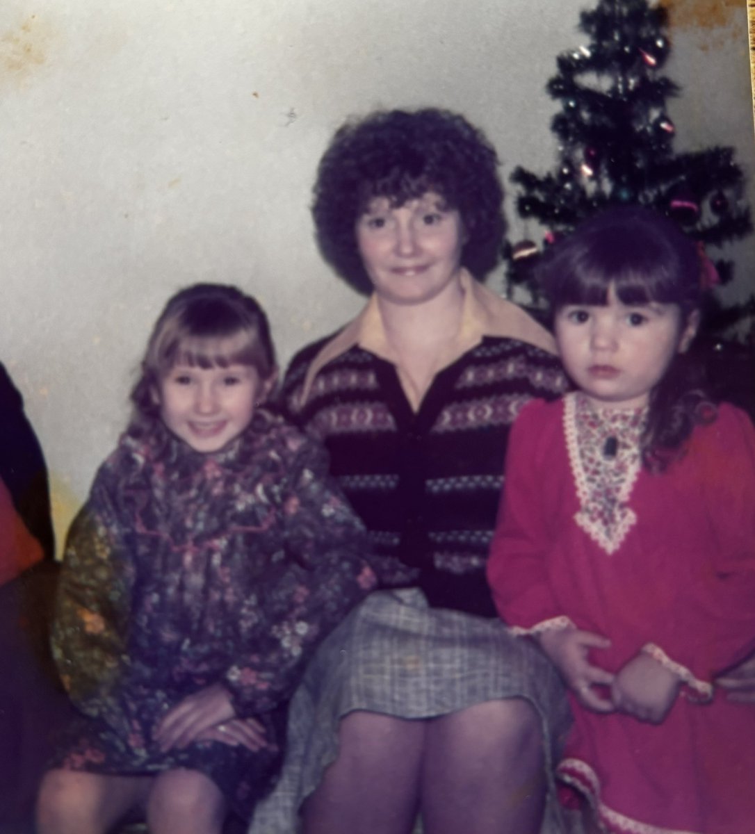 MissLHoward's tweet photo. Happy heavenly birthday to our mum @LindaCHoward today she would have been 73 and it feels strange to think we haven’t seen her for 26 years, happy birthday mum 🎂🩷✨ https://t.co/PHBEyG0Ylf