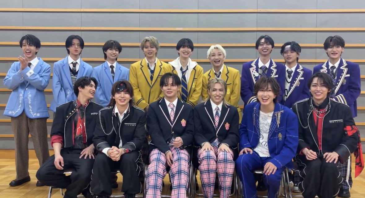 99eikyun's tweet photo. 座るとちっちゃくなる永玖さんのファン https://t.co/XjjO720mom