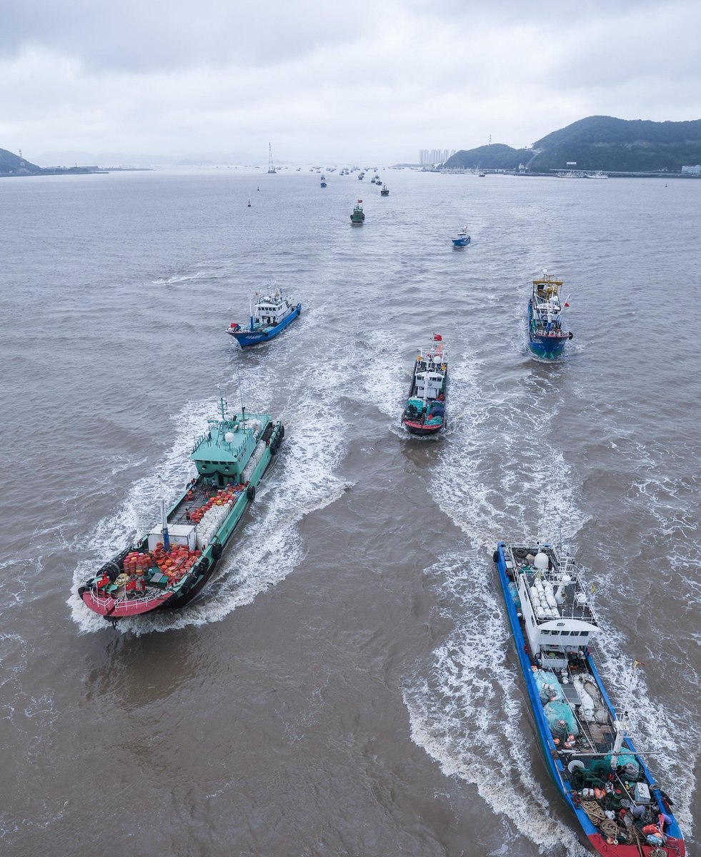 FlyOverChina's tweet photo. Four types of fishing boats with special permission set sail on Tuesday after a three-month summer fishing ban in the East China Sea. The opening of the fishing season was delayed from the originally scheduled Aug. 5 due to Typhoon Dolphin.
#Fishing #Sea #Fishingseason https://t.co/ysFNaxwbeG