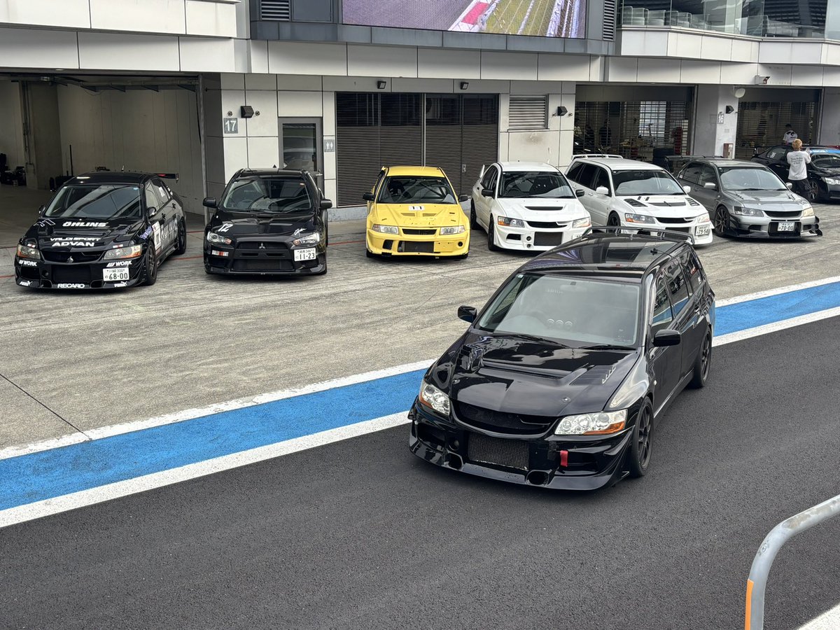hamster1101's tweet photo. セコセコと修理を続けていたエボ6.5が2年越しに遂に目標のFuji-1に参戦��無事に完走しクラス優勝できました❗️
沢山の人のご協力でここまでやり遂げる事ができました。

とはいえまだまだ要治療箇所の多い車なので大切にコツコツ乗っていきたいと思います😆
……エッセもボチボチ作らなきゃ😅 https://t.co/dNjKTYKBNh