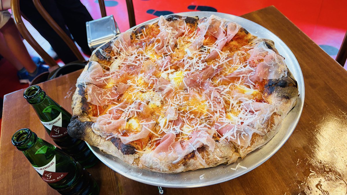 VelvetRin's tweet photo. 雫石でんまいピザ屋さん見っけた🍕 https://t.co/H51aPQkxW0