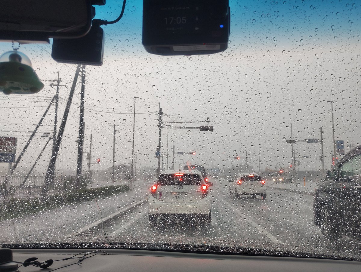 120mmHESH's tweet photo. 群馬に帰ってきたら雨がすごい。
でも大丈夫。今日はクルマだから。
バイクなら間違いなくて泣いてた https://t.co/6zyOnGPKGz