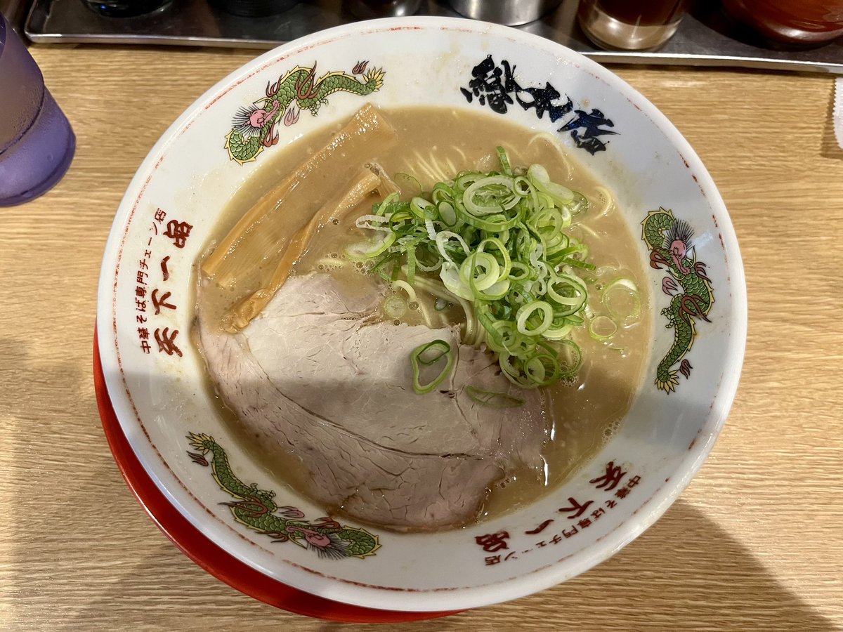 shipopoppo's tweet photo. 8年ぶりの総本店。細麺にしてみた。濃厚でうまい https://t.co/DrOXuhKjGK