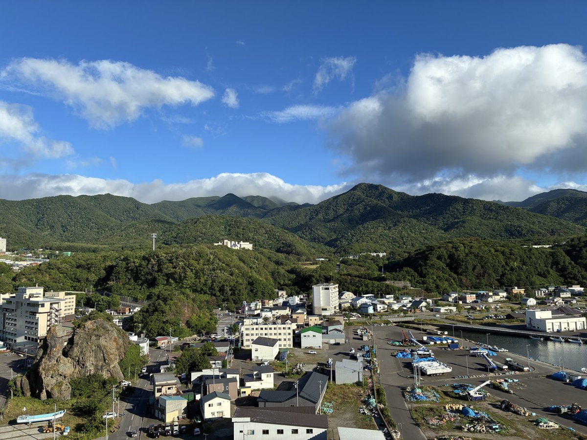 actor_zero's tweet photo. 海と山を堪能出来るの贅沢 https://t.co/Be9v3X5zZQ