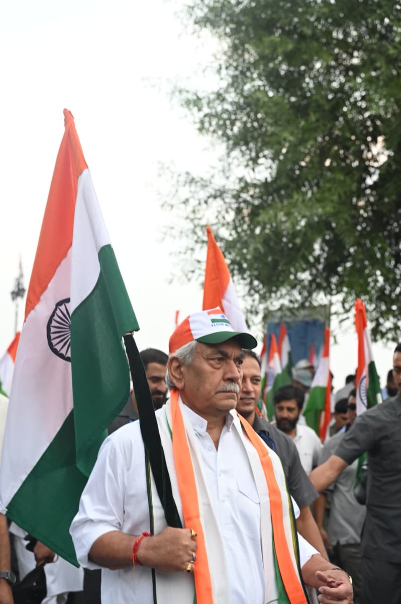 manojsinha_'s tweet photo. Glimpses from today's Tiranga Yatra in Srinagar. https://t.co/1tNyvXdjmZ