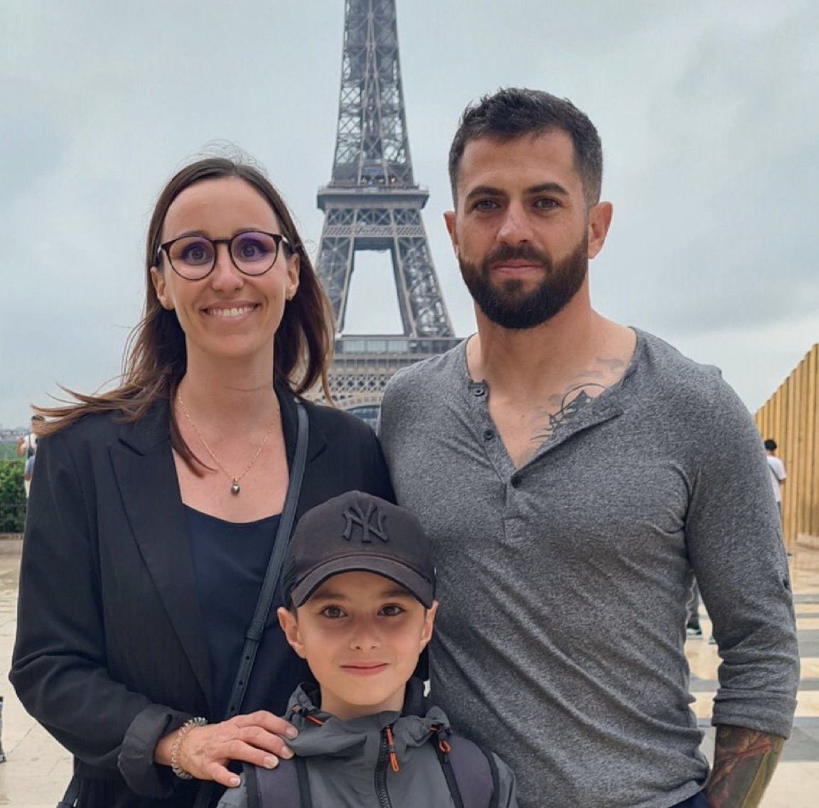Fs_francaises_'s tweet photo. Maxime Blasco, sa compagne Alexandra et leur fils, Ethan. 🖤 https://t.co/65EalRhBmM