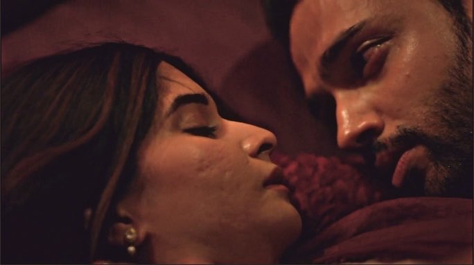 mannatkichabi's tweet photo. they’re SO damn intense i genuinely can’t think straight. the whole scene had me GAGGED because the tension was actually INSANE. i was feeling every fucking second of it (🧵)
#seherhonekohai https://t.co/UdwiRM3azN