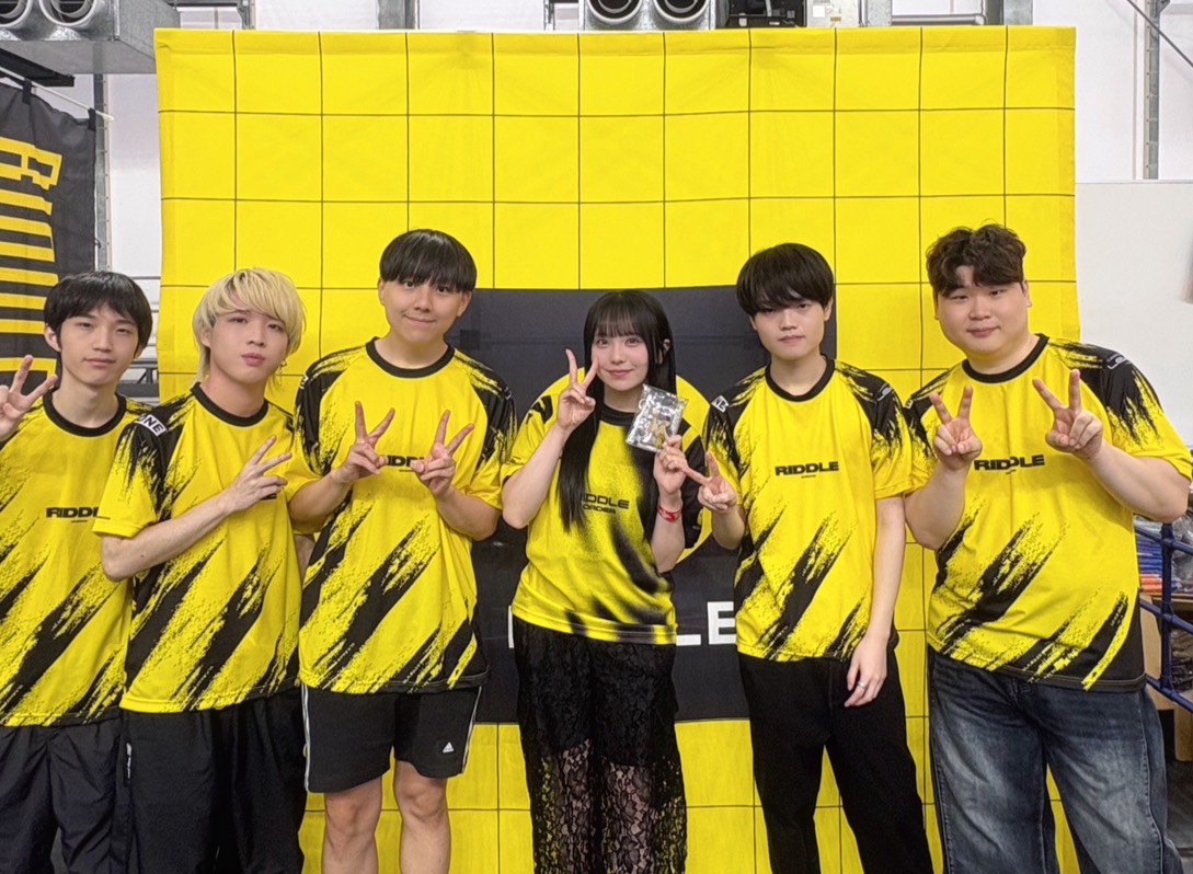 asakitime's tweet photo. 「VALORANT Challengers Japan 2026 Season Finals Offline」
ヴァロのオフラインの大会🎮
大好きなSeoldam選手が所属の@RIDDLEORDER の皆さんとお写真が撮れたり!
じゃんけん大会で、豪華選手のサイン入り@INZONEbySony_JP さんのINZONE Budsをゲットしたり!
ほんっとーに大好き🙌
#ChallengersJP https://t.co/Yp7NLCVy3o