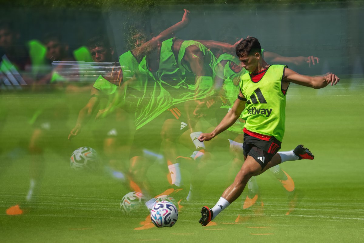 ManUtd's tweet photo. Reds in motion 🌪️ https://t.co/5lwacXZJRi