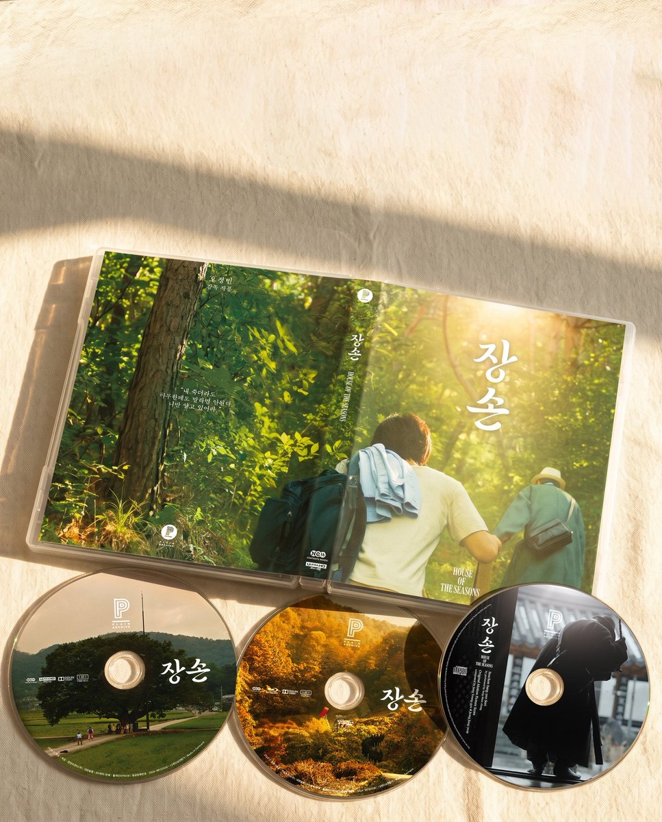 plain_archive's tweet photo. 💿신작 블루레이 프리오더 안내

오정민 감독 작품 〈장손〉
4K UHD + BD + OST CD 3디스크 컬렉터스 에디션

🗓️8월 13일 오후4시 플레인아카이브 스마트 스토어 외 주요 온라인 서점에서 프리오더 시작 (800장 수량 한정판)

🏷️ 69,700원

부산국제영화제 3관왕
(KBS독립영화상 · 오로라미디어상 · CGK촬영상)
이동진 평론가 선정 2024 한국 영화 BEST 1

■ 에디션 구성
· 4K UHD + 블루레이 + OST CD (3 Disc)
· 신규 독점 일러스트의 하드타입 아웃 박스
 (일러스트 : @hallo_fraukim 김효은)
· 고급 3디스크 스카나보 정품 킵케이스
· Full 콘티북 책자 — 감독의 현장 메모 원본 수록
 (정성일 평론가 에세이 「세 번의 방문, 세 번의 계절」 포함)
· 미니 포스터 엽서 1매 — 오정민 감독, 강승호, 오만석, 차미경 중 랜덤 (일부는 사인이 없을 수 있음)

■ 주요 사양
· 오직 블루레이만을 위해 새로 제작한 완전히 새로운 네이티브 4K 신규 마스터
 (Dolby Vision · HDR10+ 그레이딩)
· 음성해설 #1 — 오정민 감독, 강승호, 오만석, 차미경,
 이진근 촬영감독, 김채람 미술감독, 장지원 PD
· 음성해설 #2 — 오정민 감독, 김소미 기자
· 블루레이 독점 인터뷰 (신규 제작)
· 삭제장면 (코멘터리 ON/OFF)
· EPK 자료

■ 디스크 사양
Disc 1 | 4K UHD
본편 120분 / 1.85:1 / 2160p (Dolby Vision, HDR10+)

Disc 2 | 블루레이
본편 120분 / 1.85:1 / 1080p
부가영상: 음성해설 2종, 독점 인터뷰, 삭제장면 & 코멘터리, EPK

Disc 3 | OST CD (4개 트랙, 16mins)