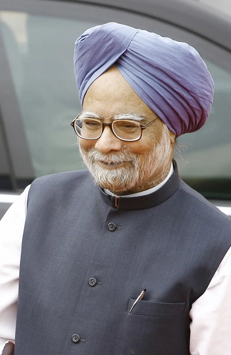 AbhishBanerj's tweet photo. India's GDP as a % of China:

2004:  36%

2014:  18%

Compared to China, Dr. Singh shrank our economy in HALF

But he did press conferences

So history will be kind to him 🙏🙏 https://t.co/NOE8Yaf7Uk