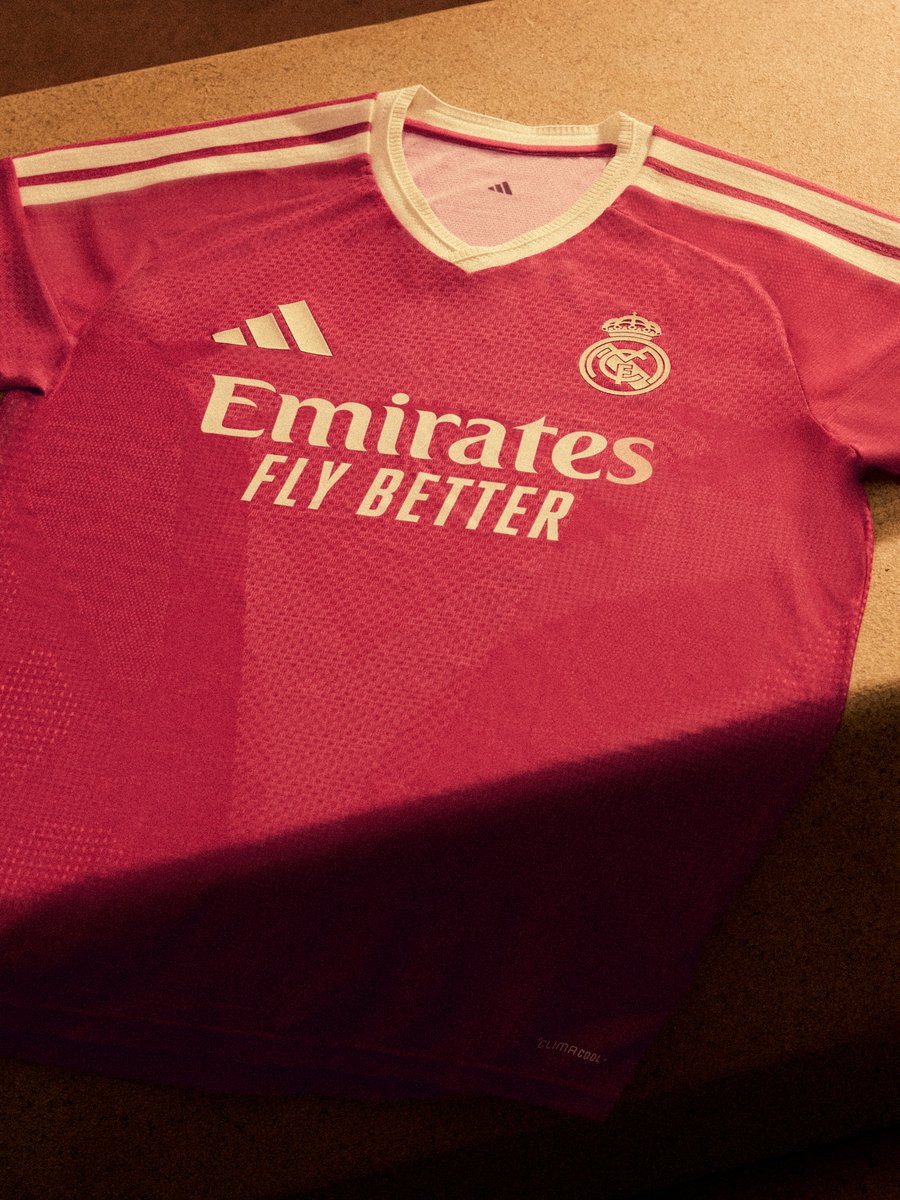realmadridfem's tweet photo. El latido de una ciudad. 🩷Presentamos la nueva tercera equipación del Real Madrid 2026/27. Ya disponible.
@adidasfootball https://t.co/j33KvSbZFp