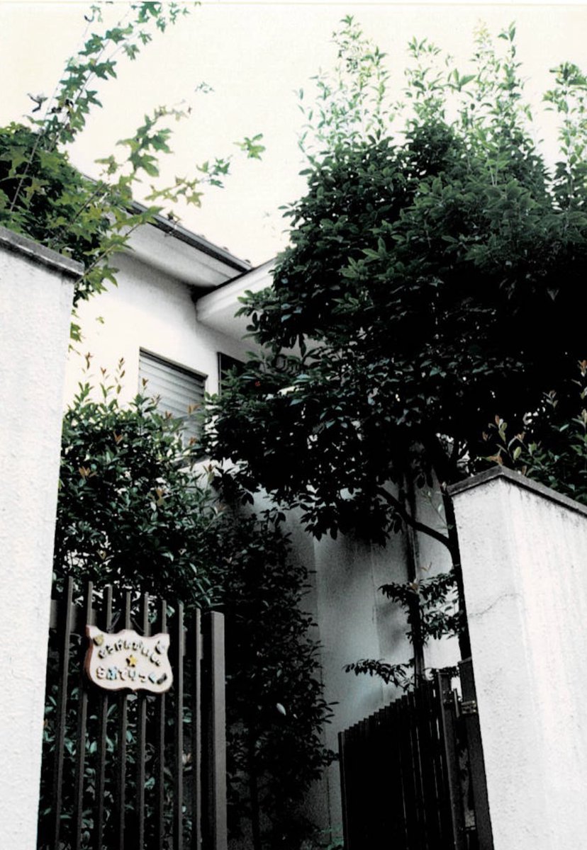 tarokudo's tweet photo. 『UFO -A day in the life-』は、1997年より東京・千駄ヶ谷の一軒家にて開発されました。
この一軒家はラブデリック解散後も、バンプール本社として2012年まで使用されました。 https://t.co/VxIbgExr08