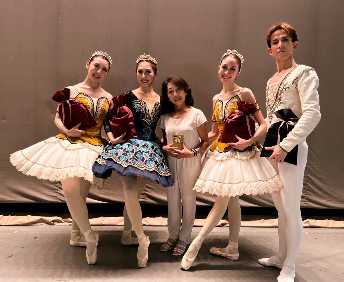 ishiiballet1950's tweet photo. 一般社団法人　
やよいクラシックバレエ教室
第18回発表会

昨日開催されました！

台風が接近する中お越し頂いた
皆様ありがとうございました！

松田みなみ
寺田百花
坂本麻実
春野雅彦

も出演致しました！

写真
ライモンダ　やよい先生と一緒に
鶴の恩返し　つう・鶴・貴族

#江東区バレエ https://t.co/5FQS6jfe94