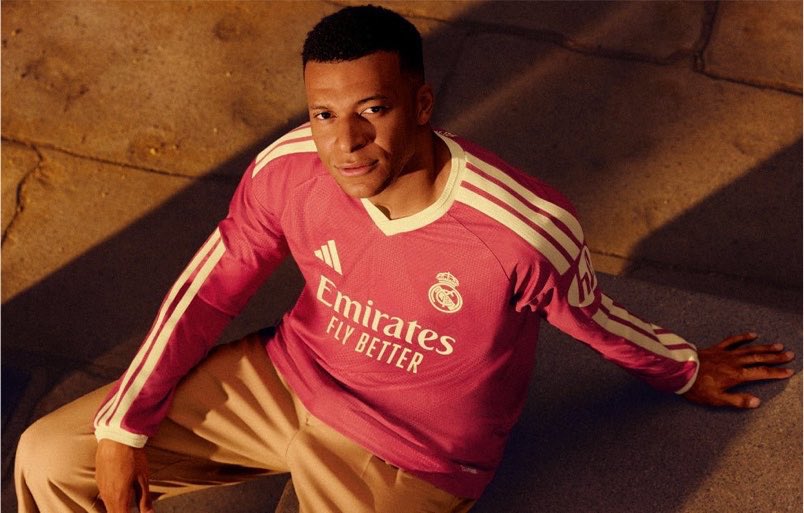 EditionMerengue's tweet photo. Le maillot Third du Real Madrid 🩷 https://t.co/q5U7EJIDPL