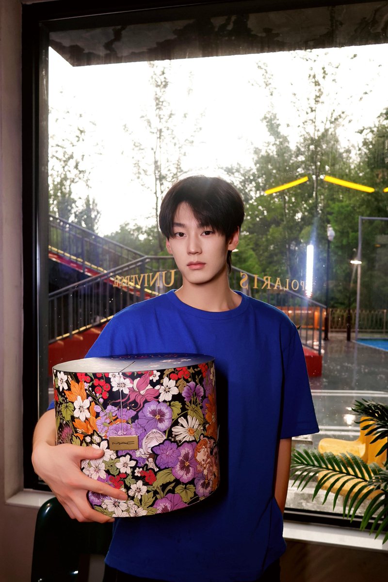 baaaaaaaami's tweet photo. 260811 류준 샤오홍슈 🆙

- 🌧️

#류준 #刘骏 #LiuJun https://t.co/RQgUpip43K