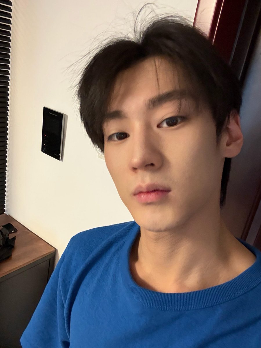 baaaaaaaami's tweet photo. 260811 류준 샤오홍슈 🆙

- 🌧️

#류준 #刘骏 #LiuJun https://t.co/RQgUpip43K