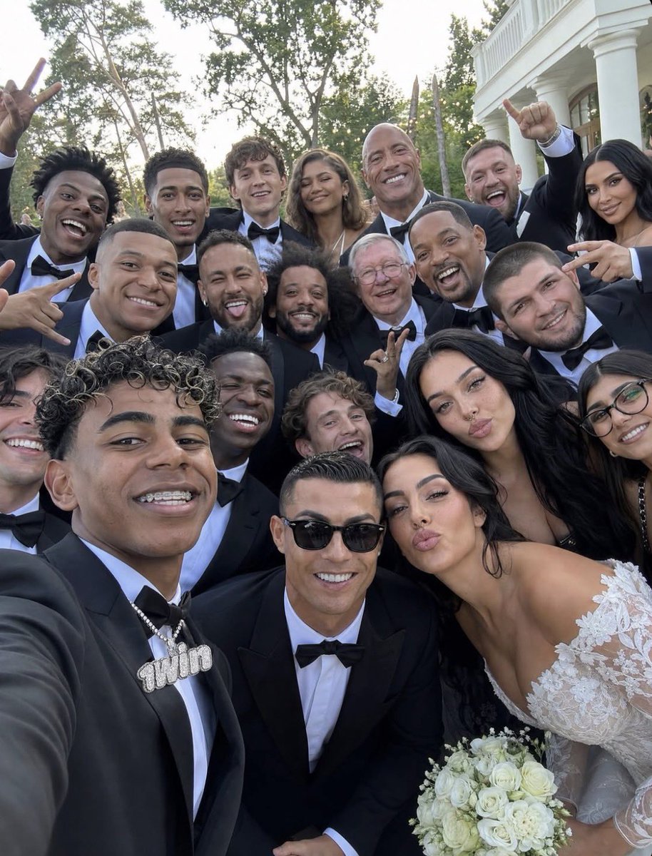 Updateboyx's tweet photo. Happy married life to the goat 🐐 😂😂 https://t.co/GrzWXCgiqM