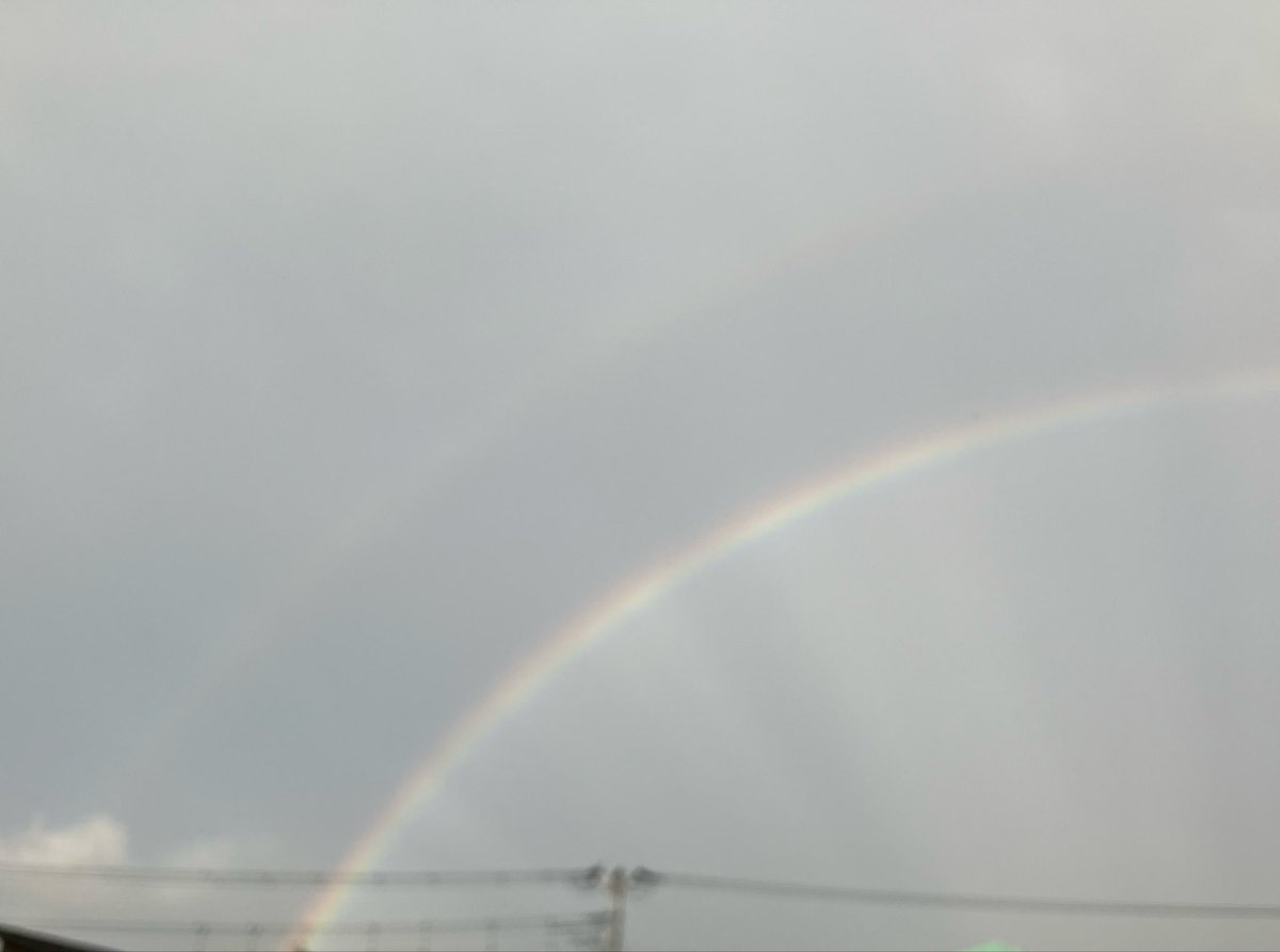 ShiBa625's tweet photo. 雨が降っているのに
ダブルレインボー🌈 https://t.co/JDT3cM8laL
