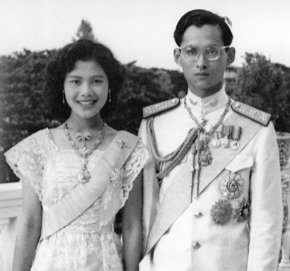 ordnance110's tweet photo. “พระแม่ผู้ทรงอยู่เหนือกาลเวลา”
สมเด็จพระบรมราชชนนีพันปีหลวง ทรงอุทิศพระวรกาย เพื่อราษฎรตลอดพระชนม์ชีพ พระราชกรณียกิจนานัปการ ม้าเสด็จสู่สวรรคาลัย เมื่อวันที่ 24 ต.ค.68 พระเมตตา และพระปณิธานอันล้นพ้น จะสถิตในดวงใจพสกนิกรไทยนิรันดร
#กองสรรพาวุธเบาที่1
#พระพันปีหลวง
#วันแม่แห่งชาติ https://t.co/1HytxDtwyR