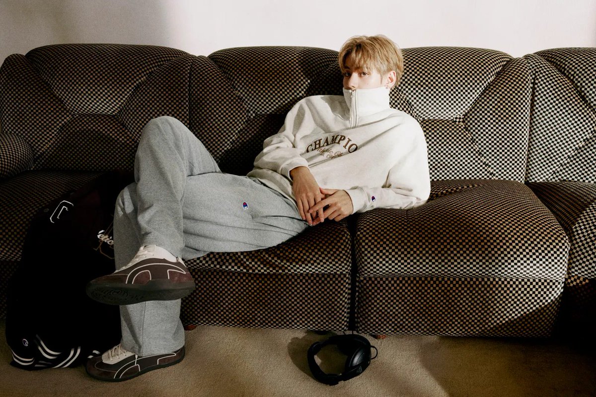 GQJAPAN's tweet photo. #BTS #V「アナログカルチャーには独特の温かさやノスタルジーがあって、僕は自然とそういう感覚に惹かれます」
https://t.co/tJ92CkfqIQ

#チャンピオン #champion https://t.co/cs6aA1U6iO