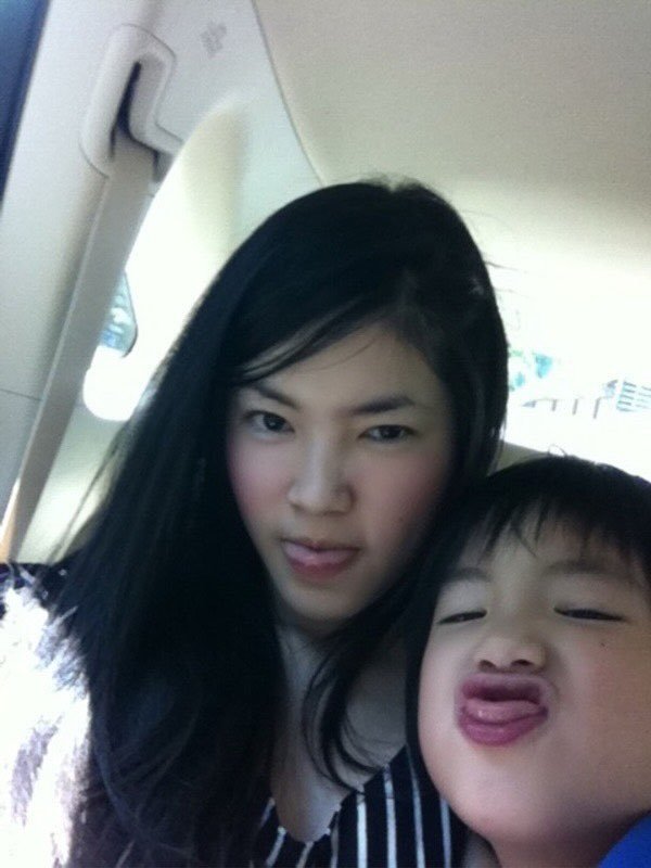 _iampingping's tweet photo. ภูเอเอตอนจิ๋วแสบกันแต่เด็กเลยอะ ทำหน้าทำตาเป็นตูดหมึก อยากเตะเลยจริง 5455455 ส่วนม๊ายุ้ยกับแหม่แม๊ก็สวยเหมือนเดิมเยย สวยขึ้นทุกวันด้วยซ้ำ 🥺🩷🩵🤏🏻✨ https://t.co/5dgxPu6qyC