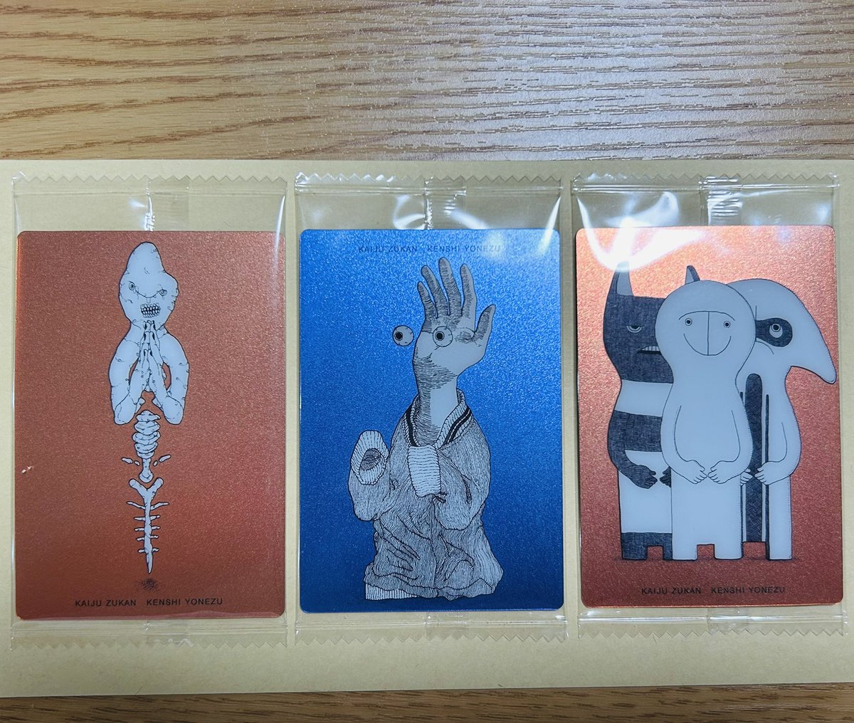 oknn1105's tweet photo. 米津玄師 かいじゅうずかんカードウエハース

譲(画像1)
プレイヤ、ホッファ、クラン

求(画像2)
憧れる子

1:1交換、郵送希望です。
初めましての方もぜひ！
連絡の取りやすい方、郵送交換の経験のある方だと助かります🙏🏻 https://t.co/WTtJ7orKh8