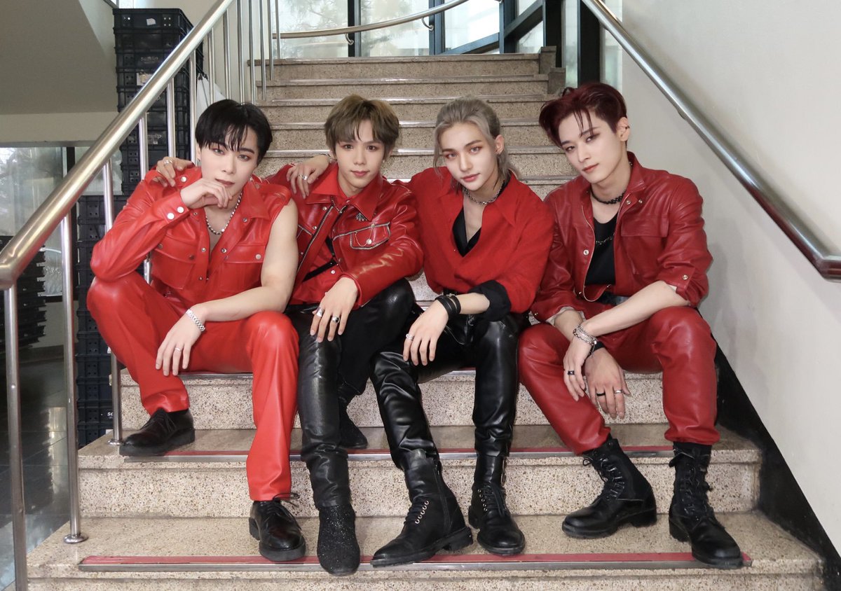 whitechoco43574's tweet photo. ▼RIIZE ショウタロウ🫧更新
🦦Hyunjinと久々に踊ったんだ
🦦9800🫶
🦦全員上手く撮りたくて50分も踊ってた
🦦ヒョンジンが飲み物を👍️
🦦チャレじゃなくまた一緒に舞台が出来たらな
渡韓✈️即デビュー➠即最強メンバーと音楽祭のステージに立ったタロの劇的な人生
沢山の人達がSHOTAROを愛してくれた https://t.co/fHG3E7qfzd