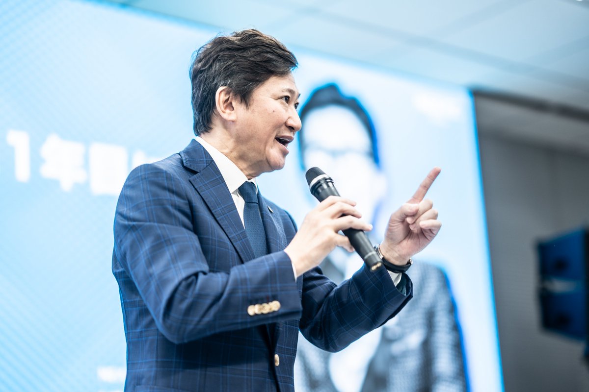 NEXYZGroup4346's tweet photo. 【AI時代に社会から選ばれる人材とは？】
弊社代表の近藤が、Legaseed代表取締役社長の近藤さんとW近藤で、学生・第二新卒限定のイベントに登壇します！！

テーマトークのほか、二度の高校中退から19歳で起業、当時最年少創業社⾧として東証一部に上場した近藤が、みなさまからの質問にも赤裸���にお答えします🎙

📅 8月20日（木）13:00～15:00
※延長の可能性あり
📍https://t.co/goAb6nBUok本社（東京都渋谷区）

⬇️応募はこちらから⬇️
https://t.co/woBDFcCLOM
