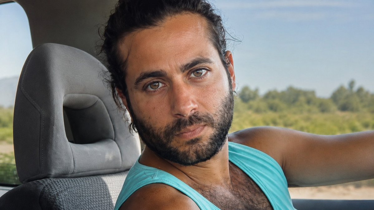 Michaeach3's tweet photo. Remember Matan Lior Mordechai. 🕯️

When Hamas attacked Nova, he refused to run.

His courage helped save nearly 100 lives.

For hours, he used the sound system microphone to guide terrified festival-goers to safety.

Hamas terrorists murdered Matan that day.

Never forget his name.