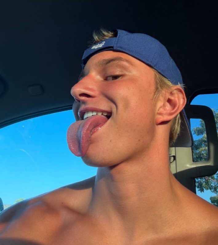 str8goonybros's tweet photo. He's so fuckin’ goony brah I want that tongue all over my juicy dick brah. Like just imagine shootin ropes all over his face while he makes stupid ass goon faces bro 😵‍💫😵‍💫 https://t.co/iqf2yyuzrL