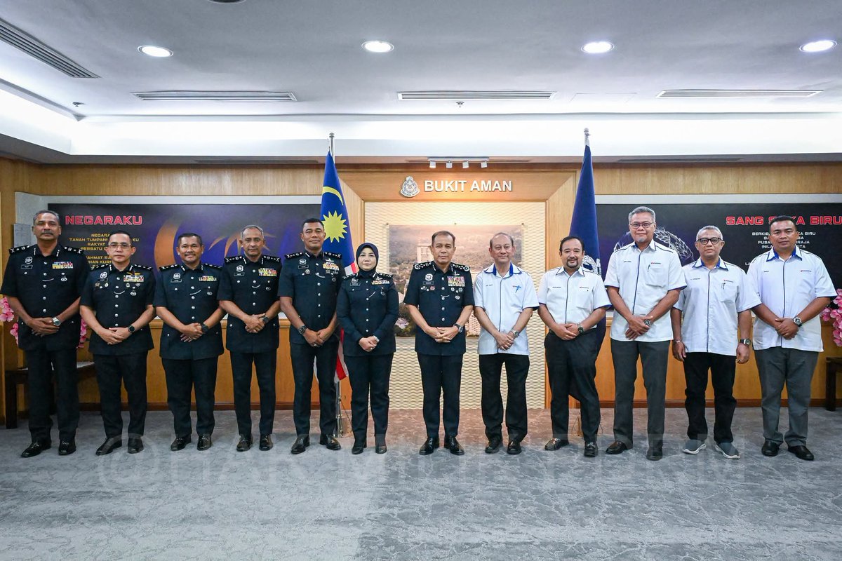 PDRMsia's tweet photo. KPN TERIMA KUNJUNGAN HORMAT DELEGASI PRASARANA MALAYSIA BERHAD

Jurugambar: Lans Koperal Muhammad Shafiq Abu Bakar

Bacaan lanjut menerusi pautan seperti berikut,
https://t.co/cbVnrkC06u https://t.co/hfnkdvWOH0