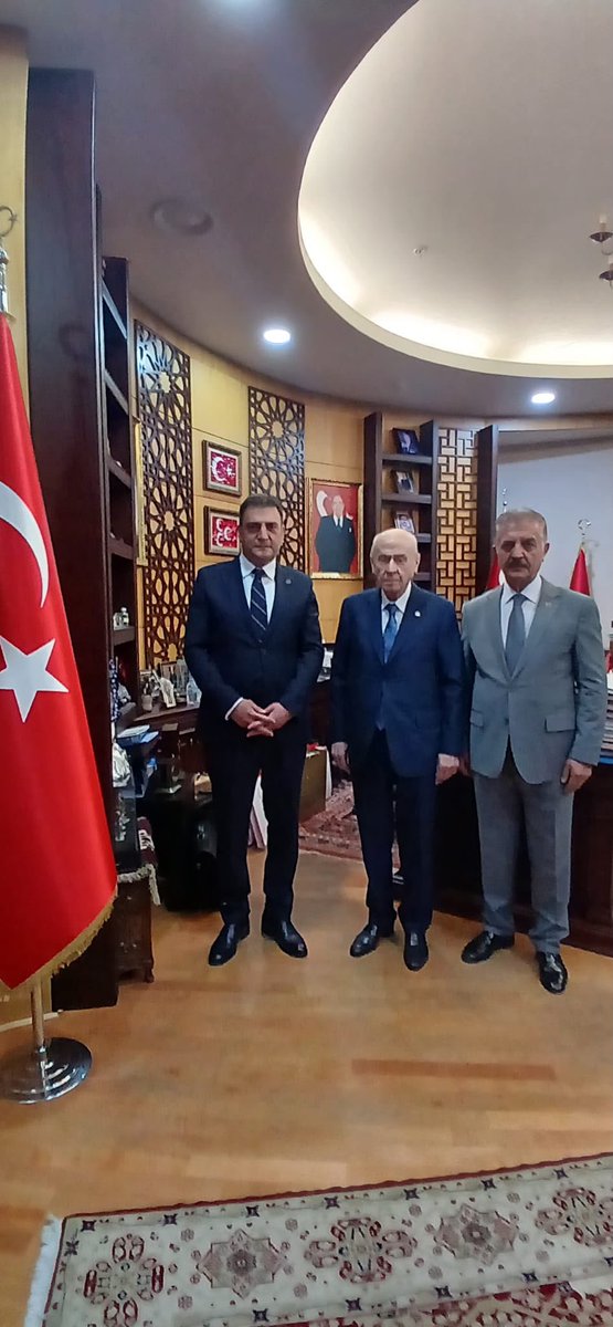MHPBursail's tweet photo. Genel Sekreterimiz, ağabeyimiz İsmet Büyükataman ile birlikte; Genel Başkanımız Sayın Devlet Bahçeli’yi ziyaret ederek geçtiğimiz hafta tamamladığımız Bursa İlçe Kongrelerimiz hakkında bilgi verdik.

Türk Dünyasının Bilge Lideri Genel Başkanımız Sayın Devlet Bahçeli Bursalı hemşerilerimize selam ve muhabbetlerini ilettiler.