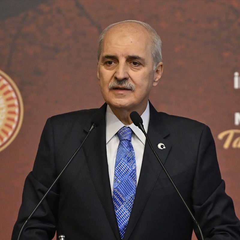 pusholder's tweet photo. TBMM Başkanı Kurtulmuş: "Herkes yeni dönemin hassasiyetine uygun, barış ve kardeşlik diliyle konuşmak durumundadır. 

Önceki ezberlerine göre yapılan siyasetin bundan sonra bir karşılığı olmayacak." https://t.co/qa587d3X8Y