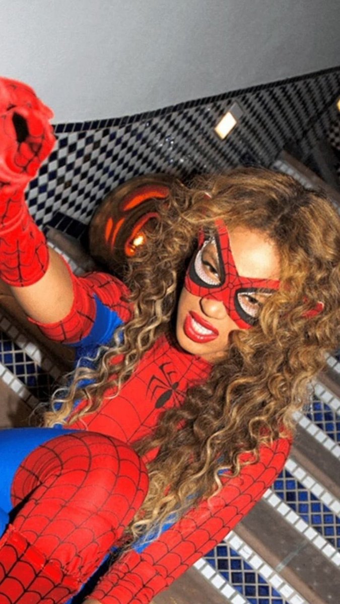 aboveyoursins's tweet photo. my close and personal friend, spideryoncé ♡ https://t.co/2T2x28Lzmj