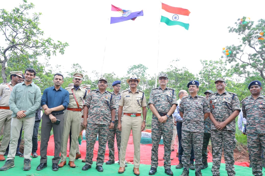 39BNCRPF's tweet photo. #39BN 
10-08-26
# Shri C.V. Anand, IPS, DGP Telangana visited FOB Pamunuru/Tadapala @ KG Hills a/w ADG, SZ, CRPF
# Inspected Road construction work 
# Maiden hoisting of Tricolour @TG/CG border
# Social Outreach programme 
# Tree Plantation drive
@CRPFsector @CRPFindia
 @39BNCRPF https://t.co/4d1tqpLFWV