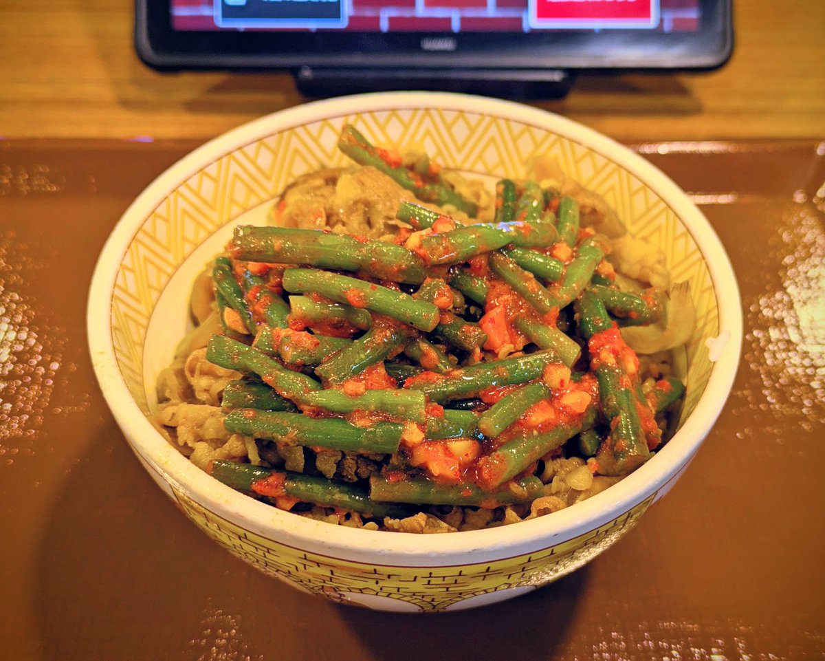 _moonterrace's tweet photo. 今期5回目のニンニクの芽牛丼 #すき家 https://t.co/H1b6leWZy6