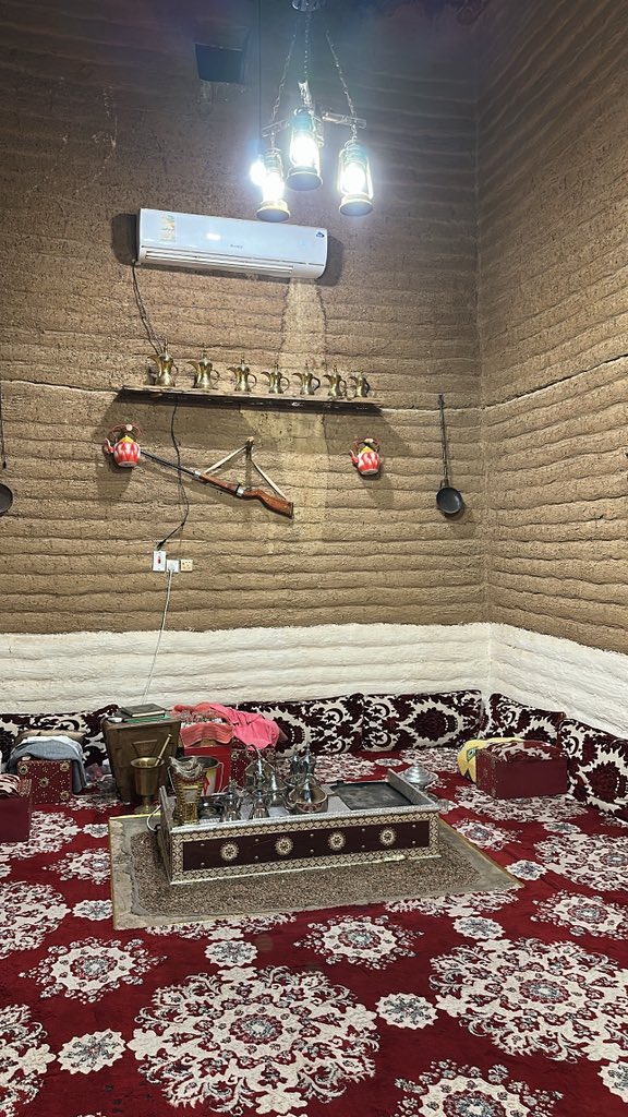 eh__b3's tweet photo. #ديوانية_موقق

أحد المواقع التراثية في محافظة موقق التابعة لمنطقة حائل تنقل تجربة ، يعيش فيها الزائر تاريخ المكان https://t.co/KmLDGMTLYc
