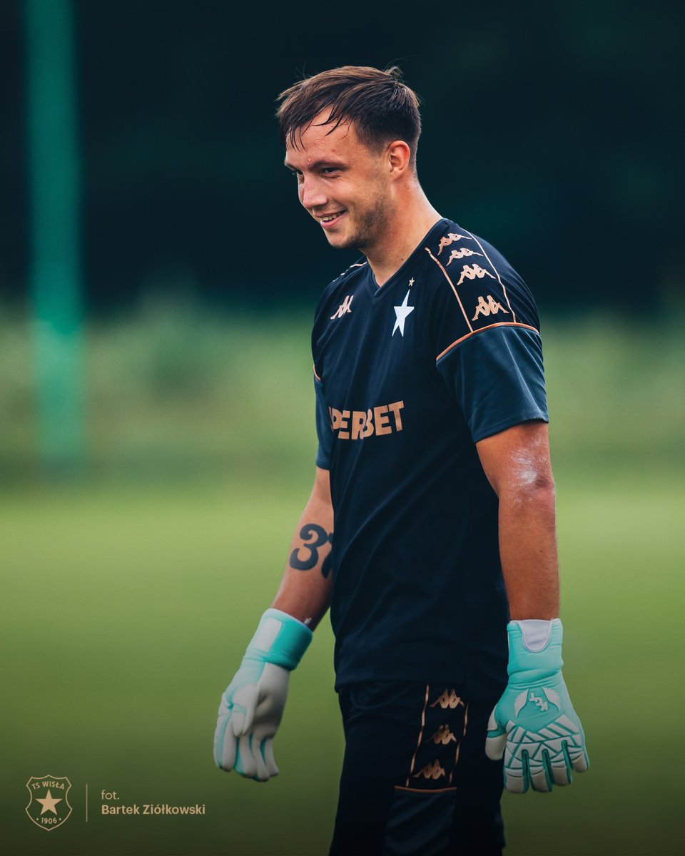 WislaKrakowSA's tweet photo. Bartosz Neugebauer, na co dzień występujący w drugim zespole, dołączył do treningów pierwszej drużyny 👊 https://t.co/2bzLTVtOwU