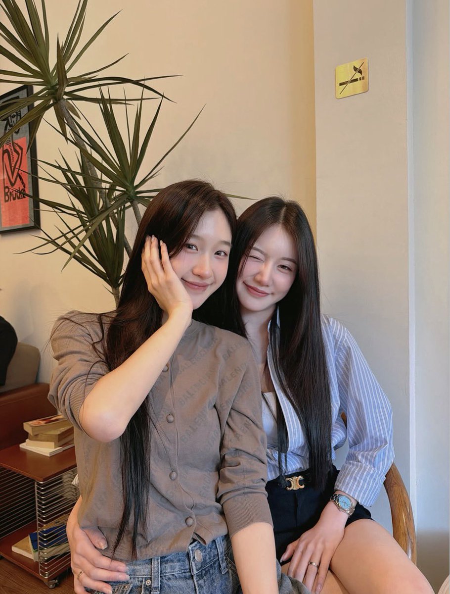 ERINAVYY's tweet photo. T-Pop girls checkkkk 
#Atompariya #Benzkhaokhwan https://t.co/UeaCQcqZkI